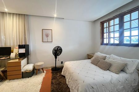 Casa para alugar com 274m², 3 quartos e 4 vagasSuite