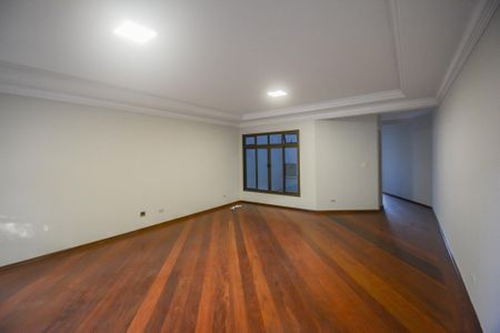 Casa para alugar com 222m², 4 quartos e 6 vagas Casa para alugar com 222m², 4 quartos e 6 vagasSala