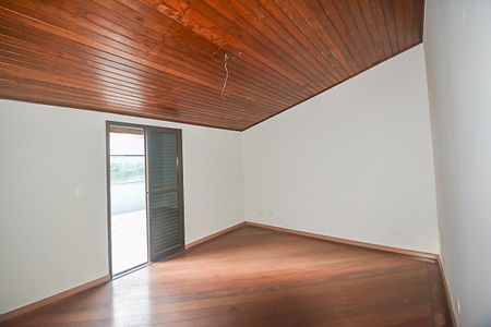 Casa para alugar com 222m², 4 quartos e 6 vagas Casa para alugar com 222m², 4 quartos e 6 vagasQuarto 4 - Suíte