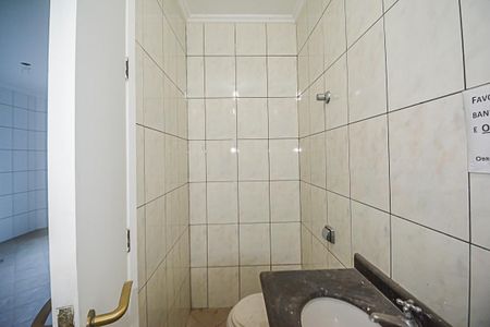Casa para alugar com 222m², 4 quartos e 6 vagas Casa para alugar com 222m², 4 quartos e 6 vagasBanheiro de serviço