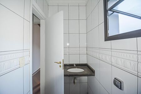 Casa para alugar com 222m², 4 quartos e 6 vagas Casa para alugar com 222m², 4 quartos e 6 vagasBanheiro da Suíte 4