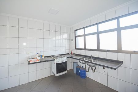 Casa para alugar com 222m², 4 quartos e 6 vagas Casa para alugar com 222m², 4 quartos e 6 vagasCozinha