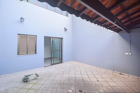 Casa para alugar com 222m², 4 quartos e 6 vagas Casa para alugar com 222m², 4 quartos e 6 vagasQuintal