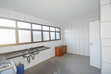 Casa para alugar com 222m², 4 quartos e 6 vagas Casa para alugar com 222m², 4 quartos e 6 vagasCozinha