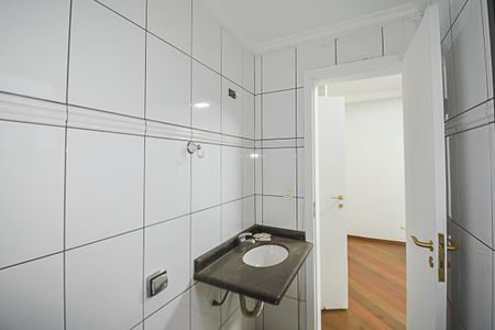 Casa para alugar com 222m², 4 quartos e 6 vagas Casa para alugar com 222m², 4 quartos e 6 vagasBanheiro da Suíte 2