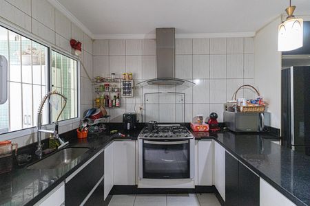 Casa à venda com 300m², 3 quartos e 2 vagas Casa à venda com 300m², 3 quartos e 2 vagasCozinha
