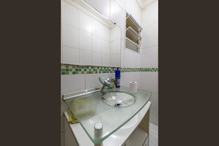 Casa à venda com 300m², 3 quartos e 2 vagas Casa à venda com 300m², 3 quartos e 2 vagasLavabo