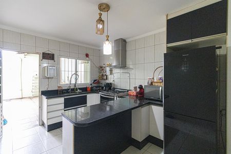Casa à venda com 300m², 3 quartos e 2 vagas Casa à venda com 300m², 3 quartos e 2 vagasCozinha