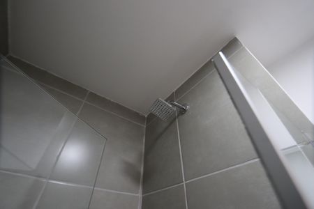 Banheiro de apartamento para alugar com 1 quarto, 26m² em Vila Ema, São Paulo