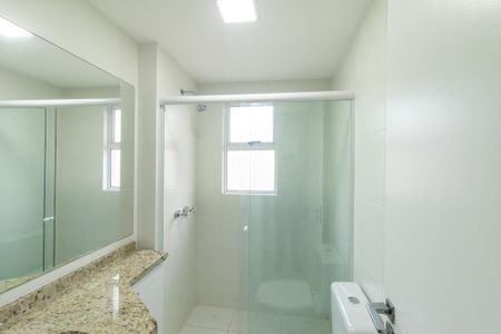 Apartamento à venda com 70m², 2 quartos e 2 vagas Apartamento à venda com 70m², 2 quartos e 2 vagasBanheiro da Suíte