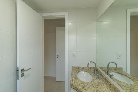 Apartamento à venda com 70m², 2 quartos e 2 vagas Apartamento à venda com 70m², 2 quartos e 2 vagasBanheiro da Suíte