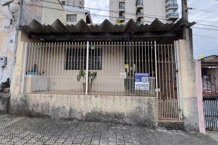 Casa à venda com 117m², 3 quartos e sem vaga Casa à venda com 117m², 3 quartos e sem vagaFachada com placa grande