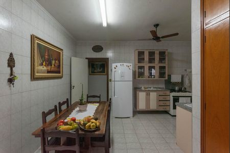 Casa para alugar com 280m², 3 quartos e 6 vagas Casa para alugar com 280m², 3 quartos e 6 vagasCozinha