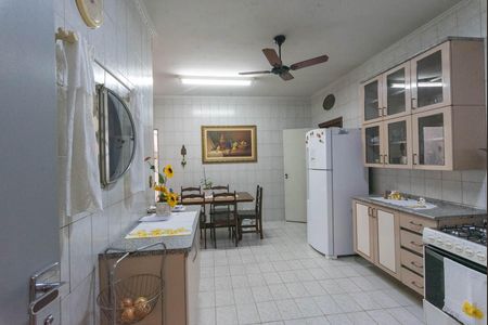 Casa para alugar com 280m², 3 quartos e 6 vagas Casa para alugar com 280m², 3 quartos e 6 vagasCozinha