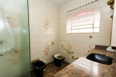 Casa para alugar com 252m², 3 quartos e 6 vagas Casa para alugar com 252m², 3 quartos e 6 vagasBanheiro da Suíte