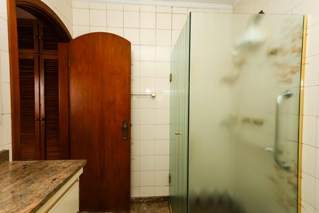 Casa para alugar com 252m², 3 quartos e 6 vagas Casa para alugar com 252m², 3 quartos e 6 vagasBanheiro da Suíte
