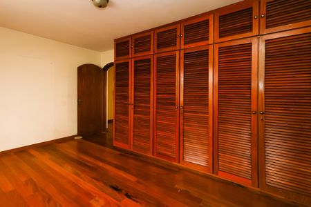 Casa para alugar com 252m², 3 quartos e 6 vagas Casa para alugar com 252m², 3 quartos e 6 vagasSuíte