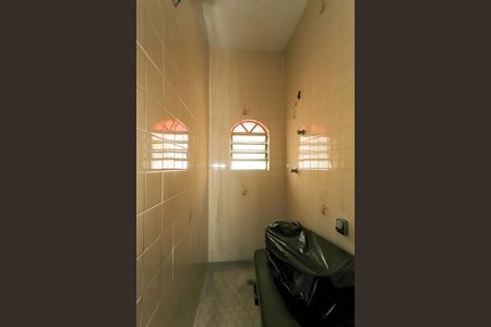Casa para alugar com 252m², 3 quartos e 6 vagas Casa para alugar com 252m², 3 quartos e 6 vagasBanheiro de serviço