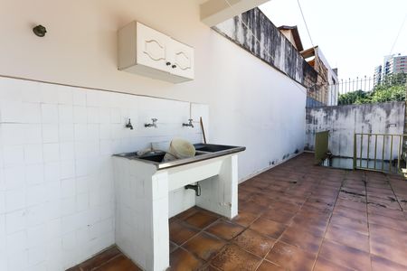 Casa para alugar com 252m², 3 quartos e 6 vagas Casa para alugar com 252m², 3 quartos e 6 vagasÁrea de serviço