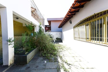 Casa para alugar com 252m², 3 quartos e 6 vagas Casa para alugar com 252m², 3 quartos e 6 vagasÁrea externa
