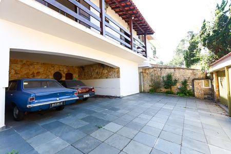 Garagem de casa para alugar com 3 quartos, 252m² em Jardim Londrina, São Paulo