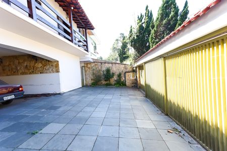 Garagem de casa para alugar com 3 quartos, 252m² em Jardim Londrina, São Paulo