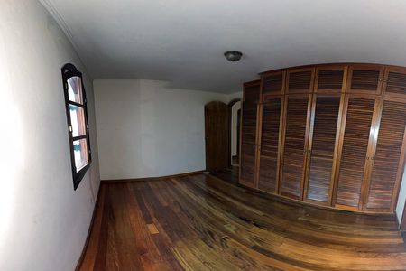 Casa para alugar com 252m², 5 quartos e 6 vagas Casa para alugar com 252m², 5 quartos e 6 vagassuite
