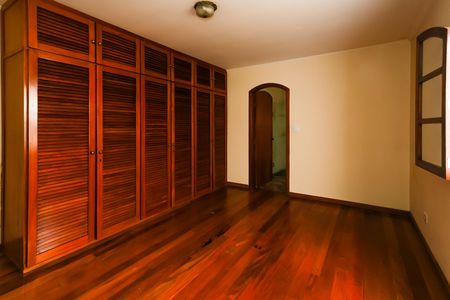 Casa para alugar com 252m², 3 quartos e 6 vagas Casa para alugar com 252m², 3 quartos e 6 vagasSuíte
