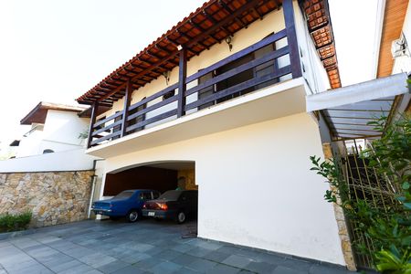 Área externa de casa para alugar com 3 quartos, 252m² em Jardim Londrina, São Paulo