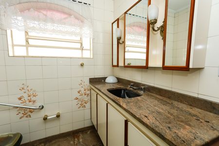 Casa para alugar com 252m², 3 quartos e 6 vagas Casa para alugar com 252m², 3 quartos e 6 vagasBanheiro da Suíte