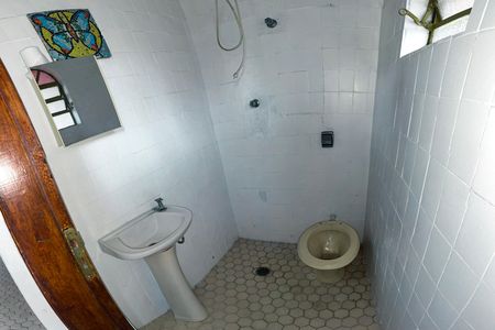Casa para alugar com 252m², 5 quartos e 6 vagas Casa para alugar com 252m², 5 quartos e 6 vagasBanheiro de serviço 1