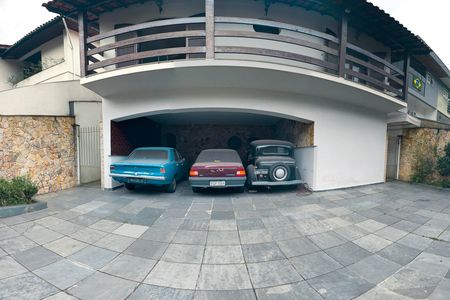 Casa para alugar com 252m², 5 quartos e 6 vagas Casa para alugar com 252m², 5 quartos e 6 vagasGaragem