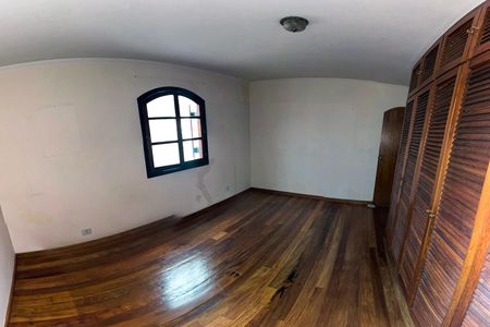 Casa para alugar com 252m², 5 quartos e 6 vagas Casa para alugar com 252m², 5 quartos e 6 vagassuite