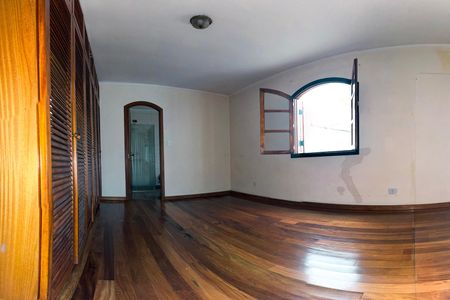 Casa para alugar com 252m², 5 quartos e 6 vagas Casa para alugar com 252m², 5 quartos e 6 vagassuite