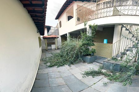 Casa para alugar com 252m², 5 quartos e 6 vagas Casa para alugar com 252m², 5 quartos e 6 vagasQuintal
