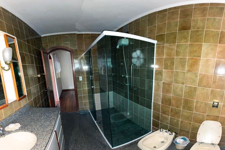 Casa para alugar com 252m², 5 quartos e 6 vagas Casa para alugar com 252m², 5 quartos e 6 vagasbanheiro
