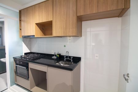 Cozinha de apartamento para alugar com 1 quarto, 50m² em Jardim das Acacias, São Paulo