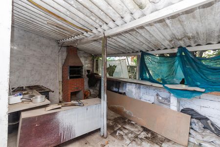 Casa à venda com 500m², 2 quartos e 5 vagas Casa à venda com 500m², 2 quartos e 5 vagasQuintal