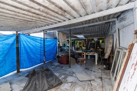 Casa à venda com 500m², 2 quartos e 5 vagas Casa à venda com 500m², 2 quartos e 5 vagasQuintal
