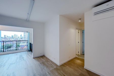 Apartamento para alugar com 75m², 2 quartos e 1 vagaSala