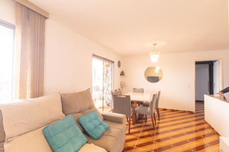 Casa à venda com 300m², 3 quartos e 3 vagasSala