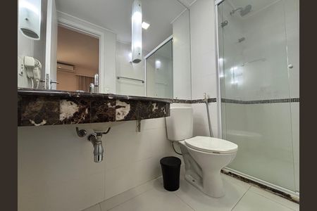 Studio para alugar com 31m², 1 quarto e 1 vaga Studio para alugar com 31m², 1 quarto e 1 vagaBanheiro
