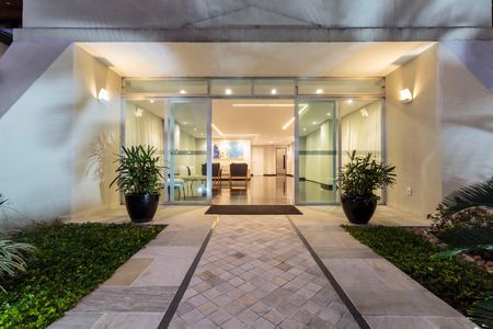 Apartamento à venda com 167m², 3 quartos e 2 vagas Apartamento à venda com 167m², 3 quartos e 2 vagasFachada