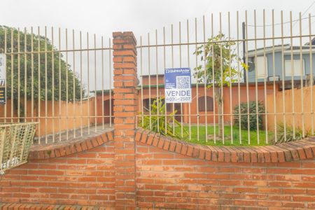 Casa à venda com 300m², 3 quartos e 2 vagas Casa à venda com 300m², 3 quartos e 2 vagasFachada/placa