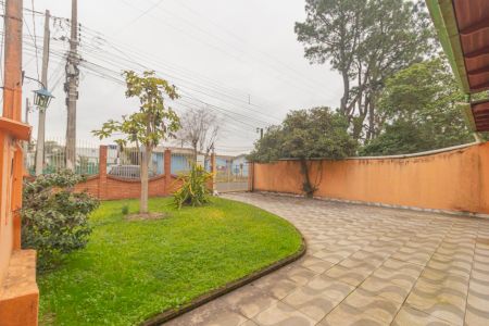 Área externa de casa à venda com 3 quartos, 300m² em Olaria, Canoas