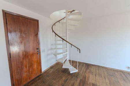 Apartamento para alugar com 120m², 1 quarto e 2 vagas Apartamento para alugar com 120m², 1 quarto e 2 vagasEscada