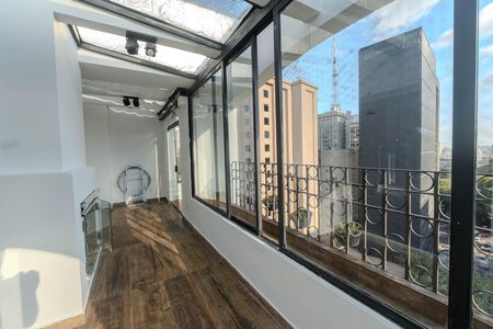 Apartamento para alugar com 120m², 1 quarto e 2 vagas Apartamento para alugar com 120m², 1 quarto e 2 vagasSacada