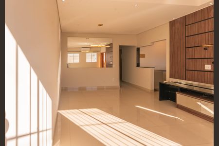 Casa para alugar com 200m², 3 quartos e 3 vagasSala