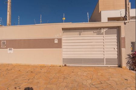 Casa para alugar com 200m², 3 quartos e 3 vagasFachada