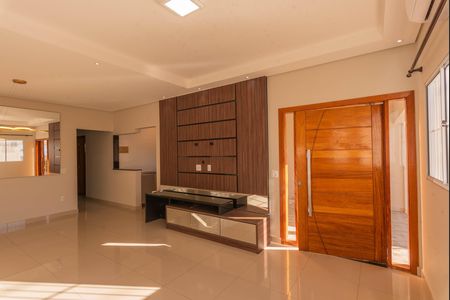 Sala de casa para alugar com 3 quartos, 200m² em Jardim Ipaussurama, Campinas
